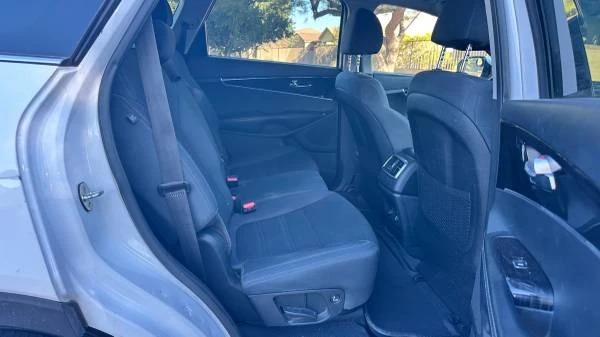 2018 Kia Sorento - Image 14 of 31