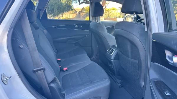 2018 Kia Sorento - Image 11 of 31