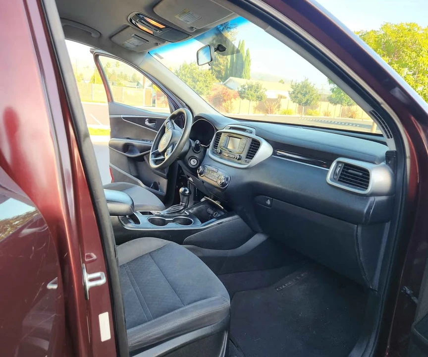 2018 Kia Sorento - Image 12 of 19