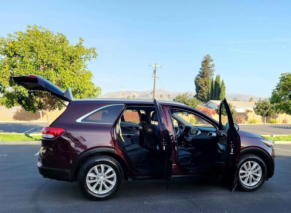 2018 Kia Sorento - Image 17 of 19
