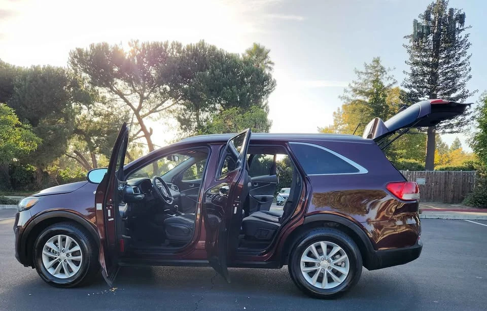 2018 Kia Sorento - Image 16 of 19