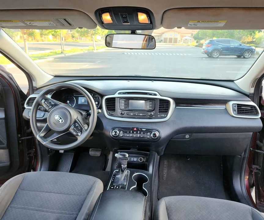 2018 Kia Sorento - Image 13 of 19