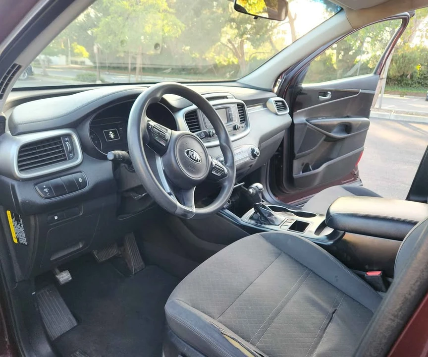 2018 Kia Sorento - Image 8 of 19