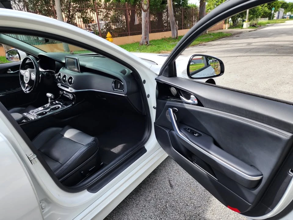 2018 Kia Stinger - Image 16 of 20