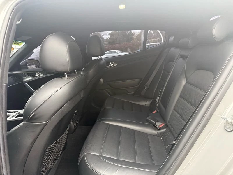 2018 Kia Stinger - Image 9 of 15