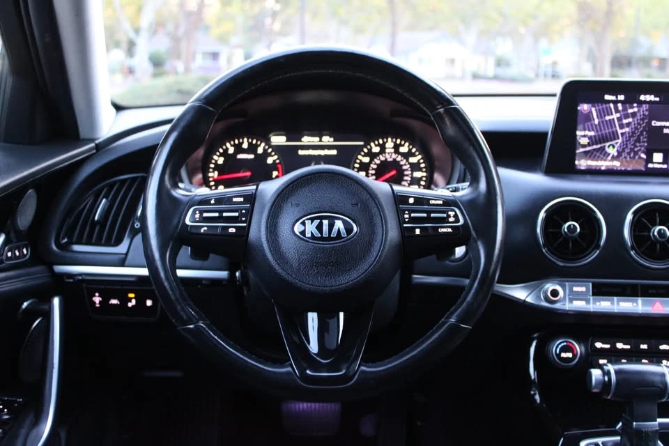 2018 Kia Stinger - Image 13 of 20