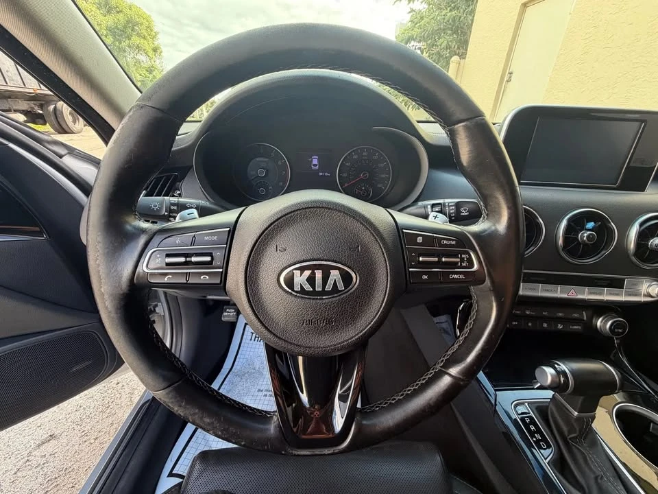 2018 Kia Stinger - Image 11 of 17