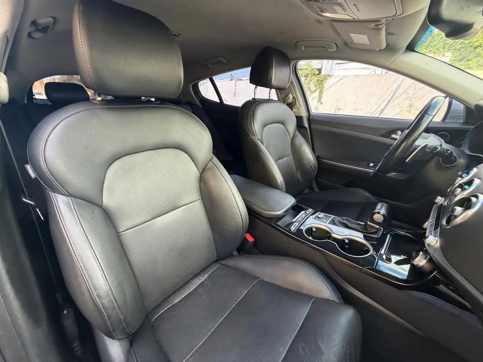 2018 Kia Stinger - Image 8 of 17