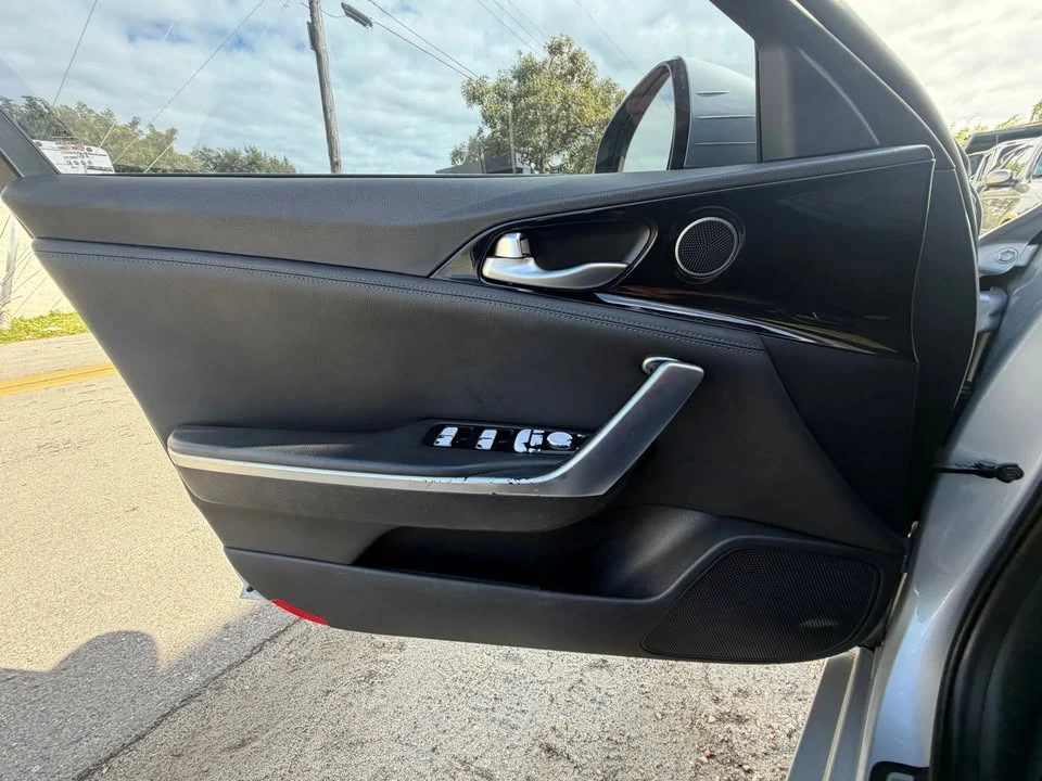 2018 Kia Stinger - Image 12 of 17