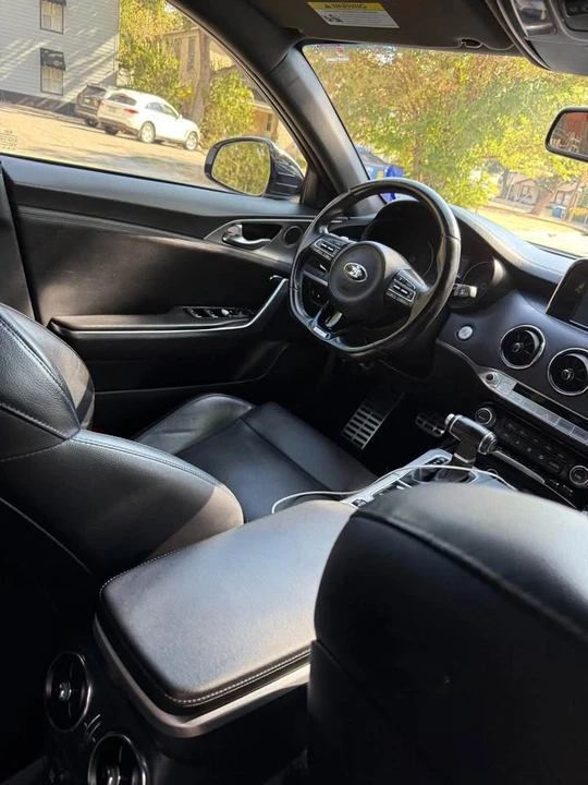 2018 Kia Stinger GT - Image 8 of 10