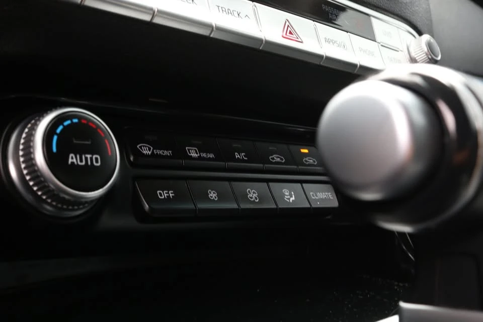 2018 Kia Stinger - Image 13 of 20