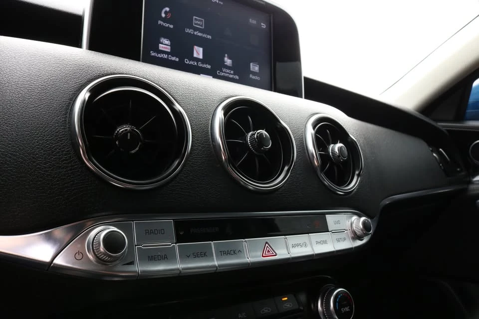 2018 Kia Stinger - Image 12 of 20