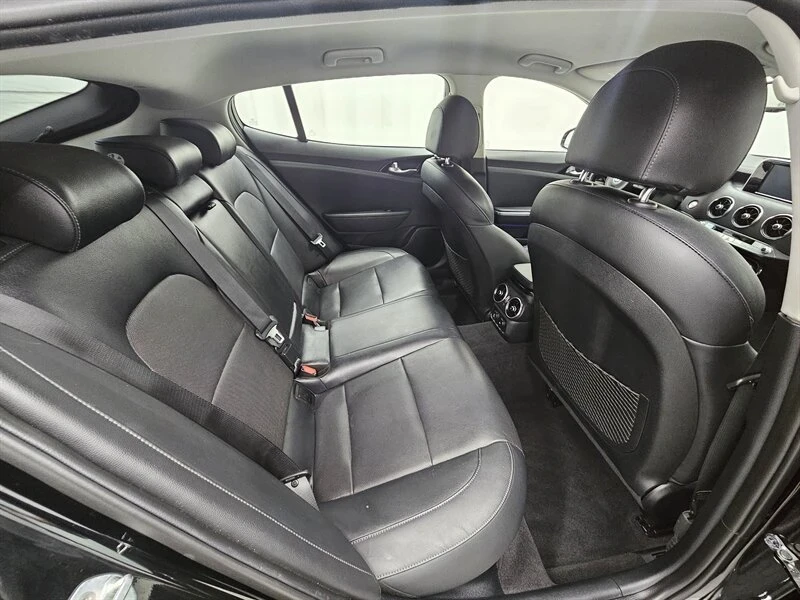 2018 Kia Stinger - Image 13 of 15