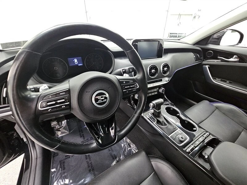 2018 Kia Stinger - Image 9 of 15