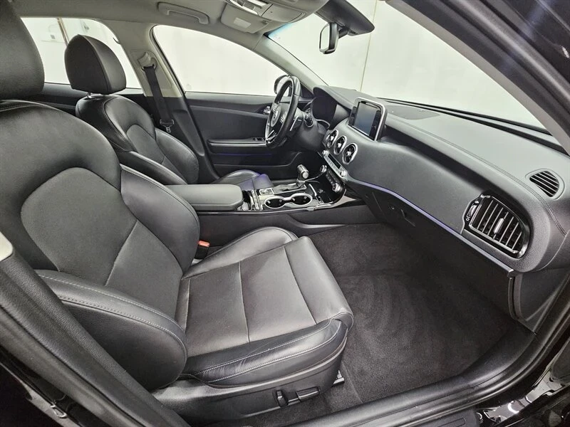2018 Kia Stinger - Image 12 of 15