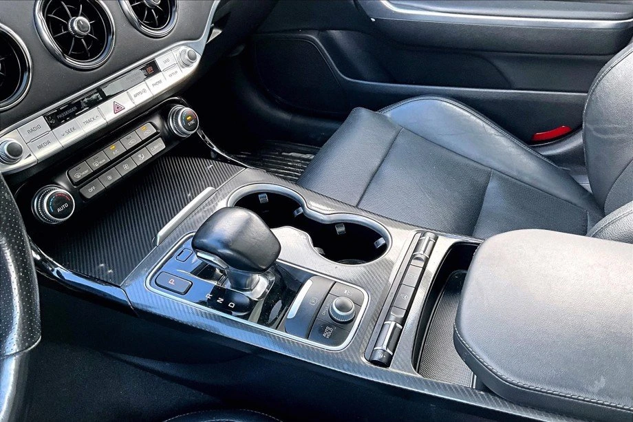 2018 Kia Stinger GT - Image 11 of 17