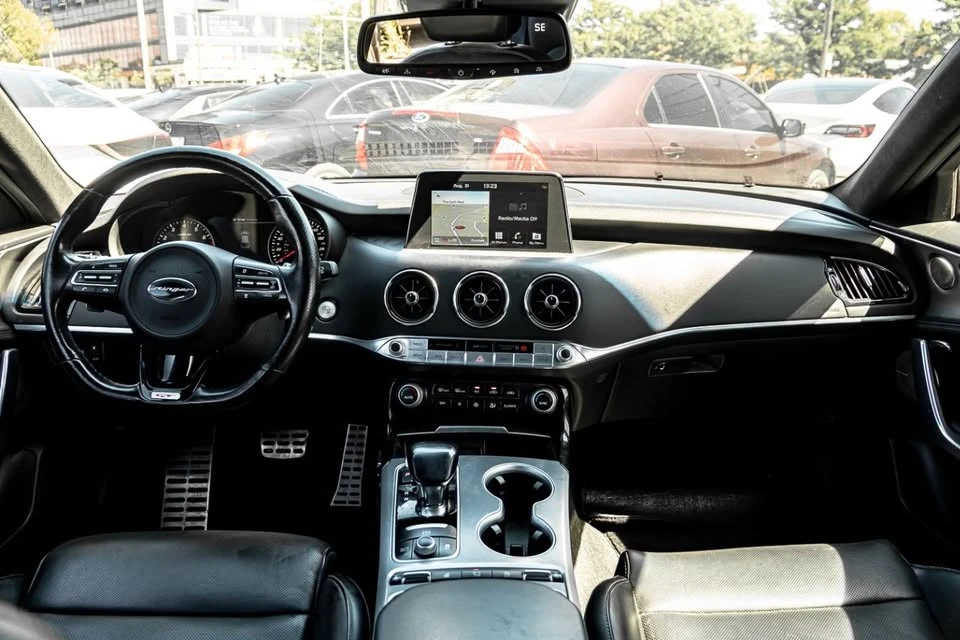 2018 Kia Stinger GT - Image 15 of 20