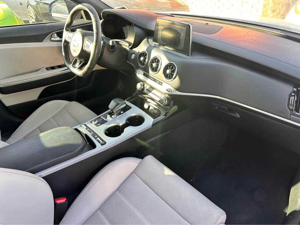 2018 Kia Stinger GT - Image 16 of 17