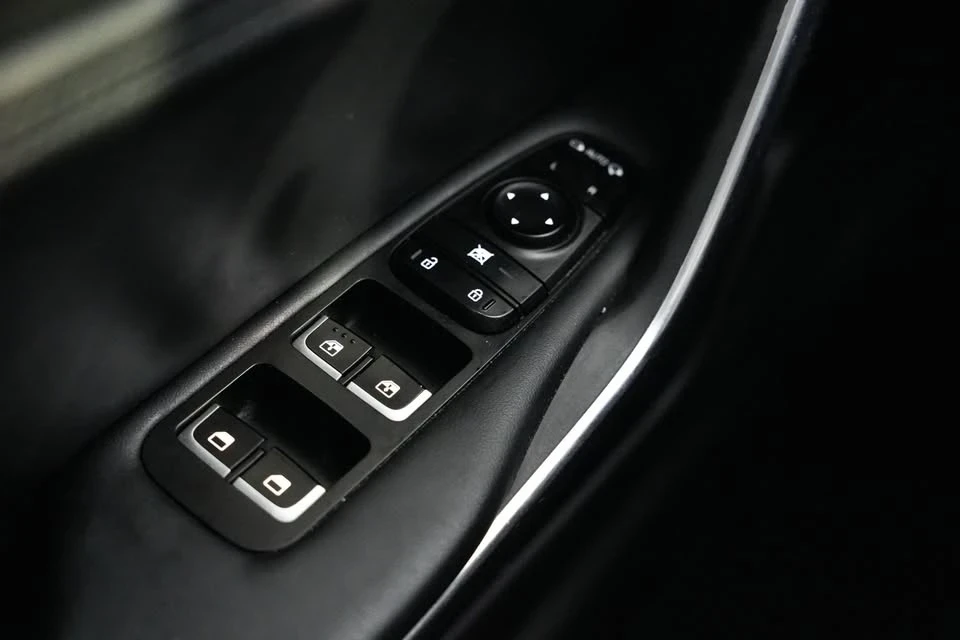 2018 Kia Stinger GT - Image 18 of 20