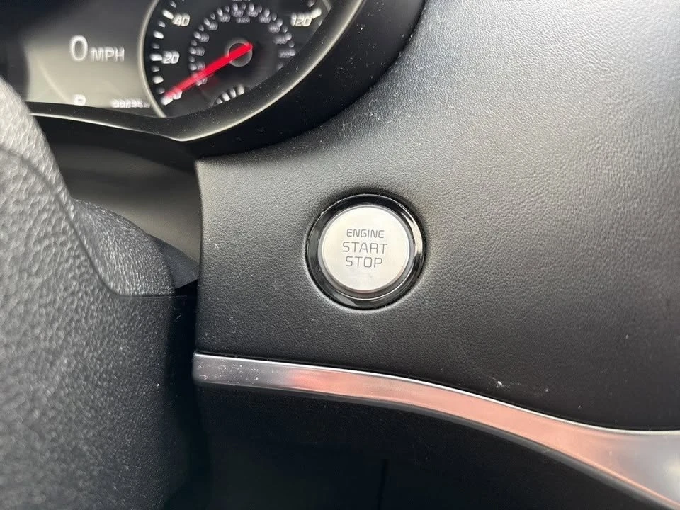 2018 Kia Stinger - Image 11 of 15