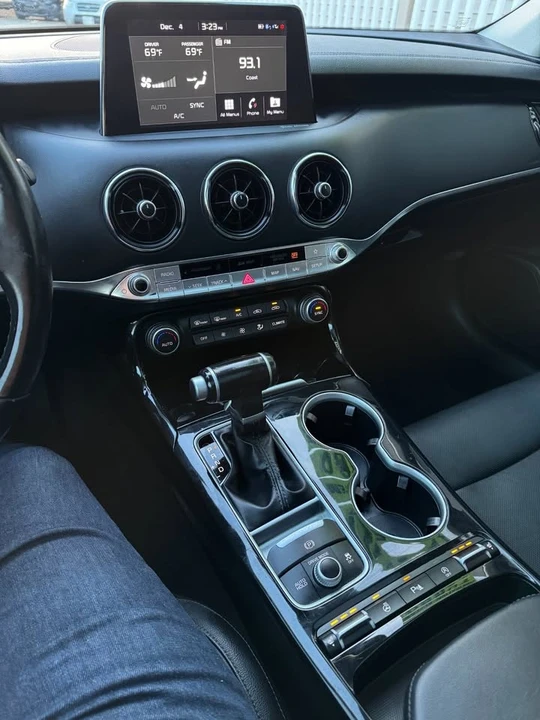 2018 Kia Stinger - Image 14 of 20