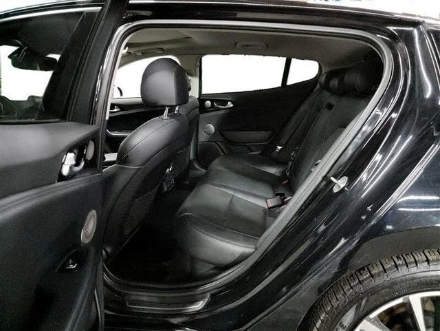 2018 Kia Stinger - Image 10 of 20