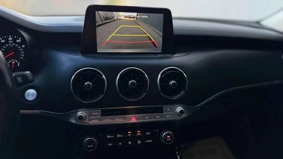2018 Kia Stinger - Image 10 of 18