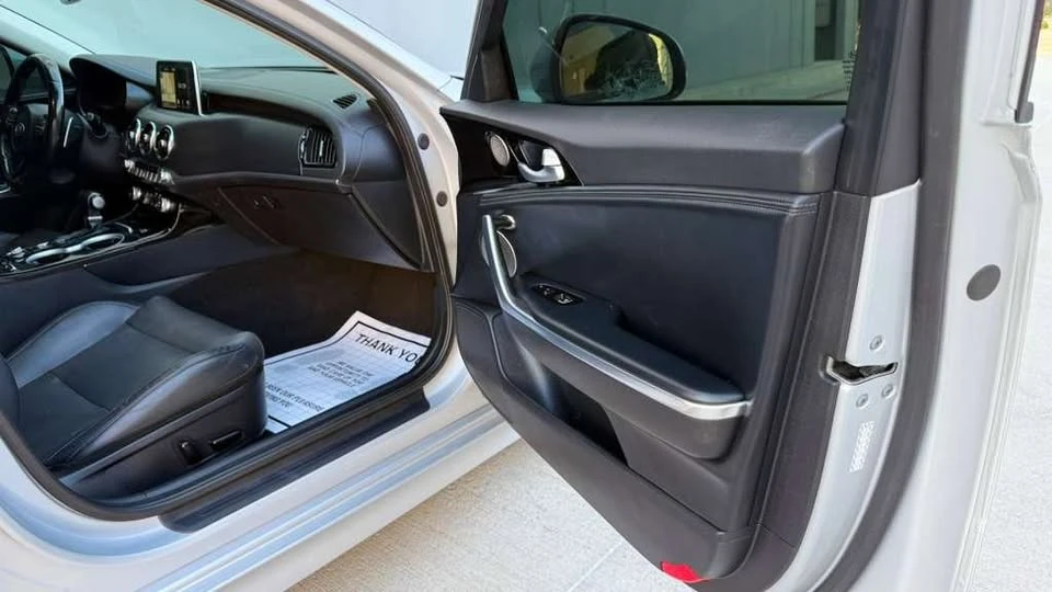 2018 Kia Stinger - Image 3 of 17
