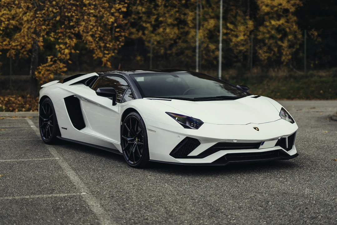 2018 Lamborghini Aventador S LP740-4 - Image 2 of 31