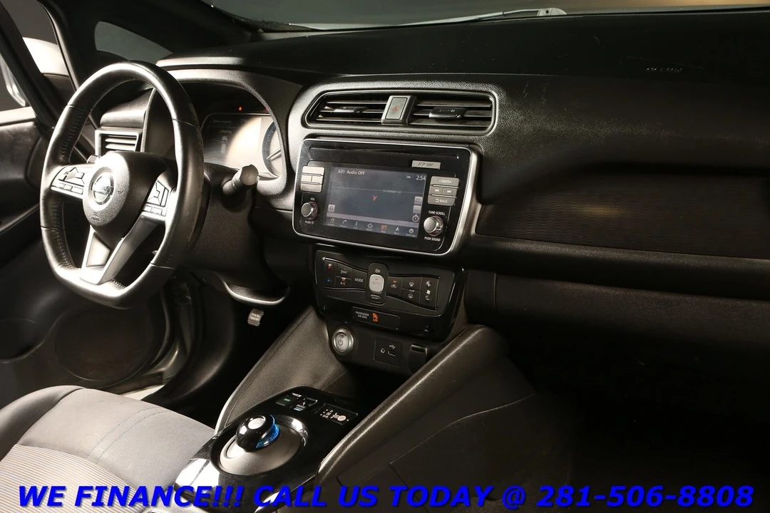 2018 Nissan Leaf - Image 17 of 21