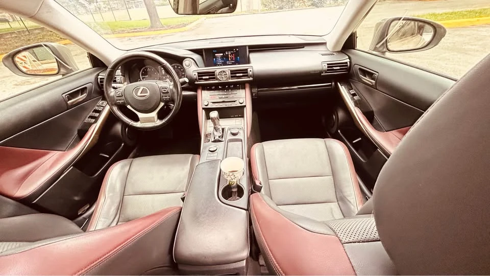 2018 Lexus IS 3rd Gen - Image 5 of 10