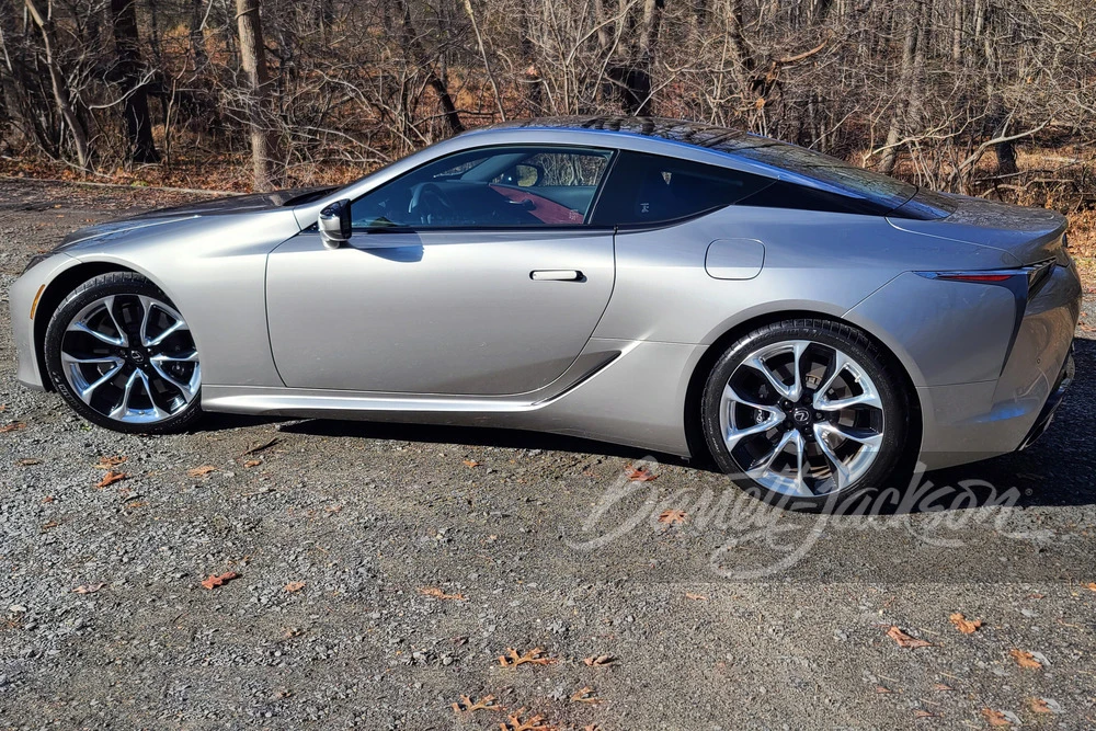 2018 Lexus LC - Image 19 of 23