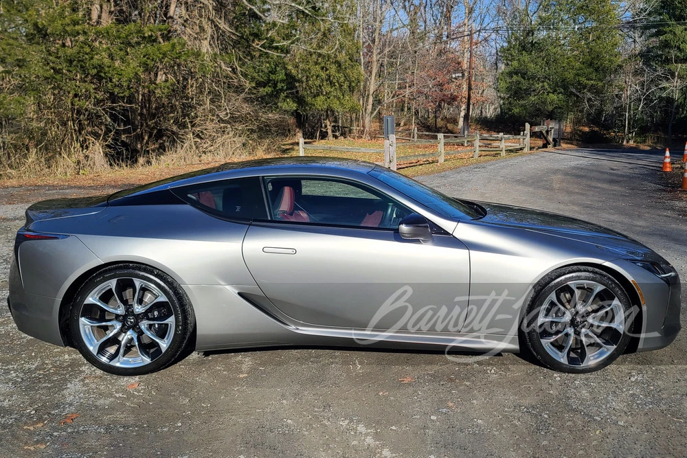 2018 Lexus LC - Image 17 of 23