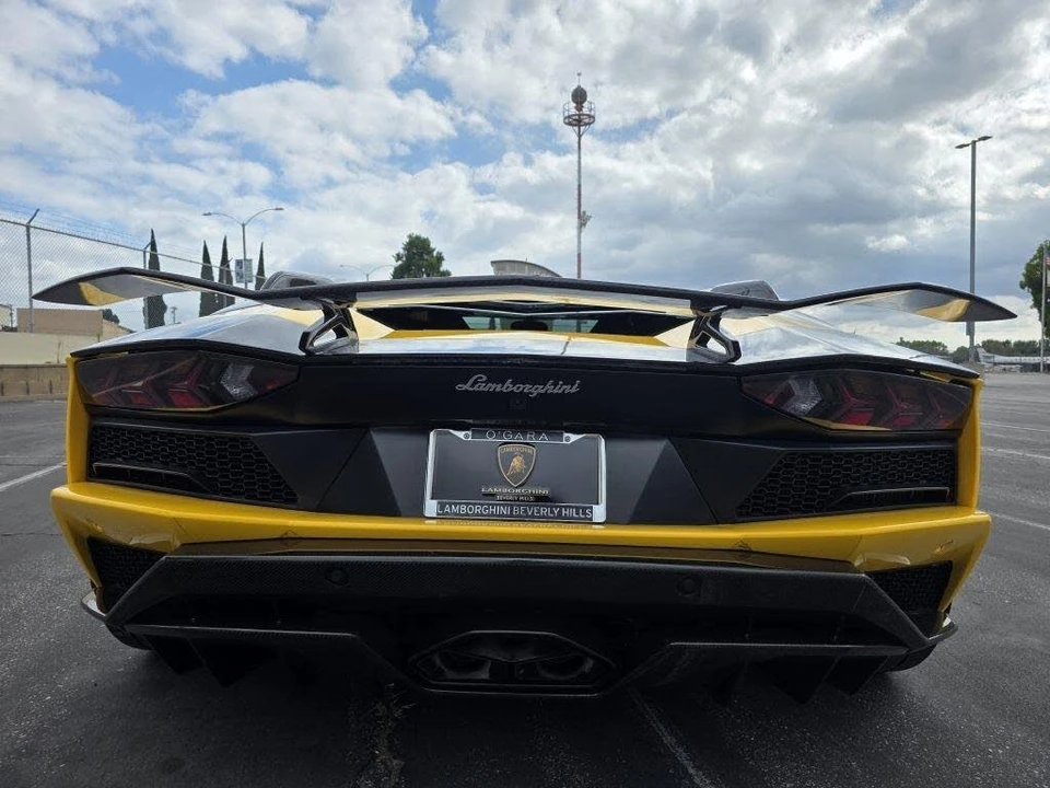 2018 Lamborghini Aventador S LP740-4 - Image 10 of 31