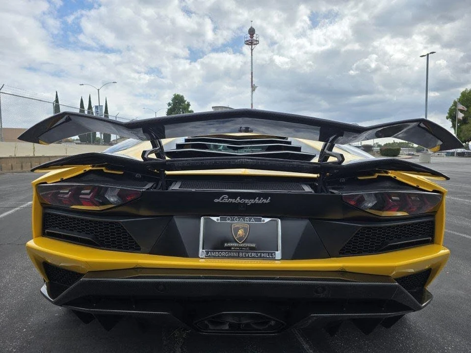 2018 Lamborghini Aventador S LP740-4 - Image 9 of 31