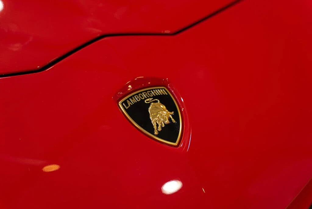 2018 Lamborghini Aventador S LP740-4 - Image 2 of 31