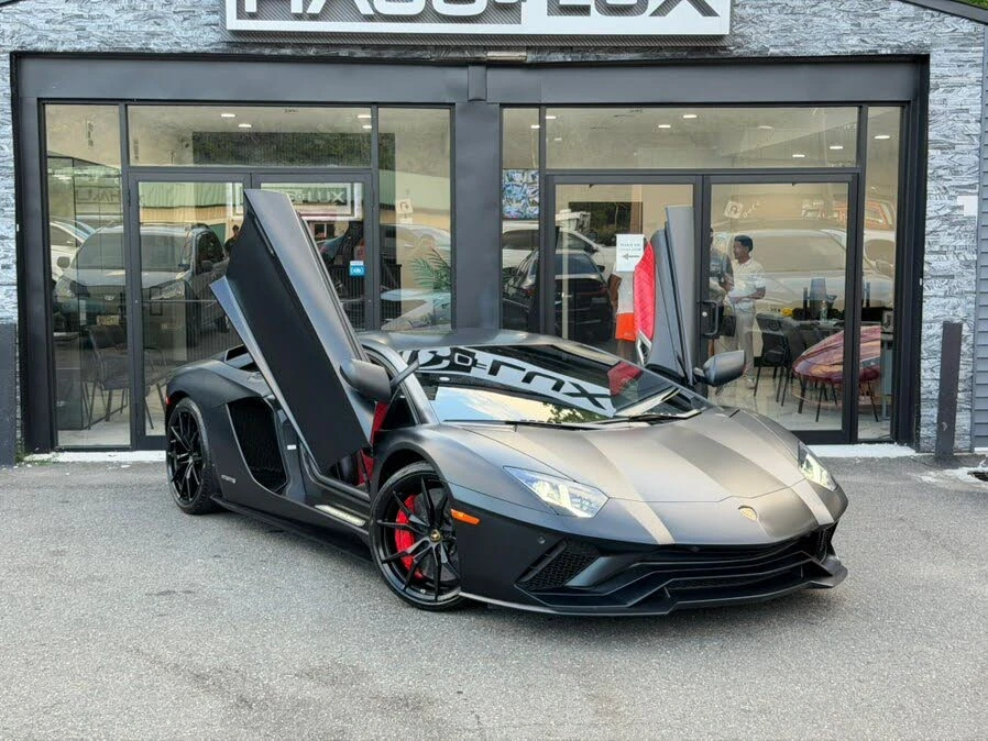 2018 Lamborghini Aventador S LP740-4 - Image 2 of 31