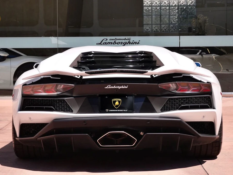 2018 Lamborghini Aventador S LP740-4 - Image 4 of 24