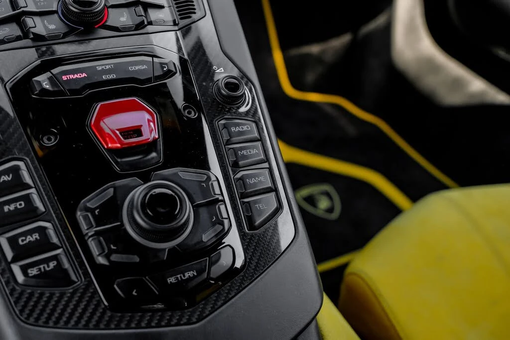 2018 Lamborghini Aventador S LP740-4 - Image 26 of 31