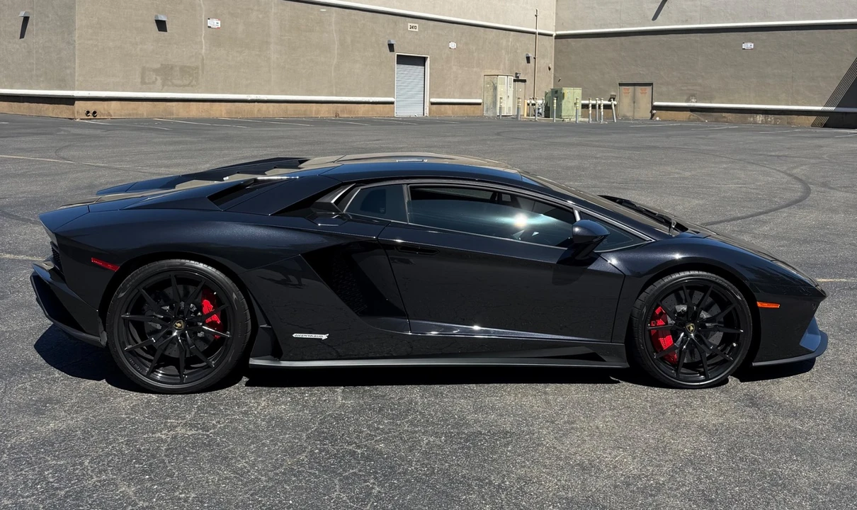 2018 Lamborghini Aventador S LP740-4 - Image 2 of 19