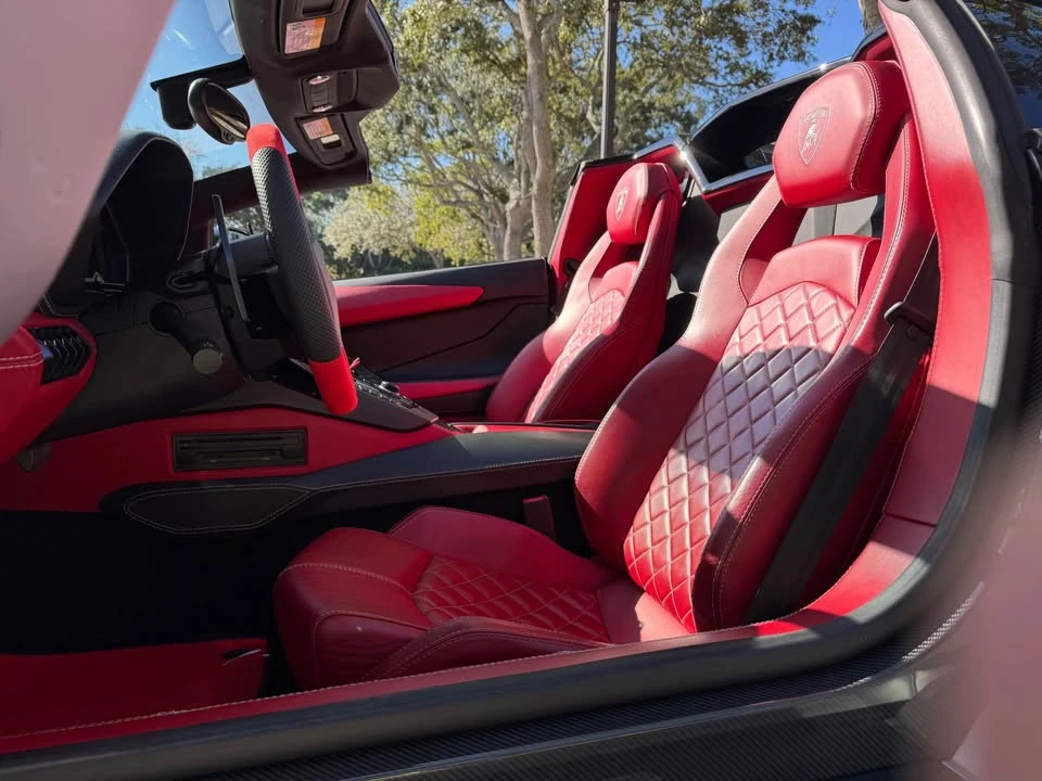 2018 Lamborghini - Image 6 of 9