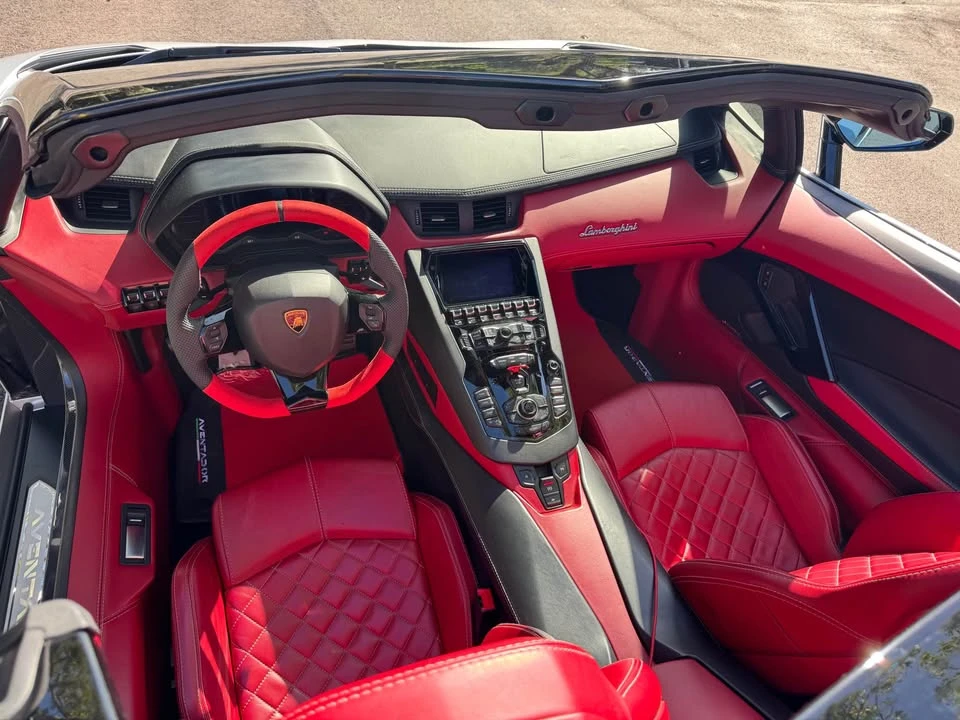 2018 Lamborghini - Image 8 of 9