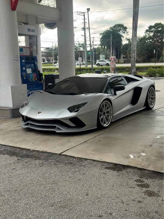 2018 Lamborghini - Image 9 of 9