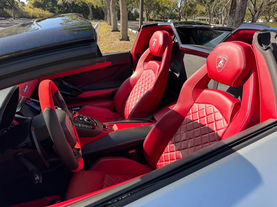 2018 Lamborghini - Image 7 of 9