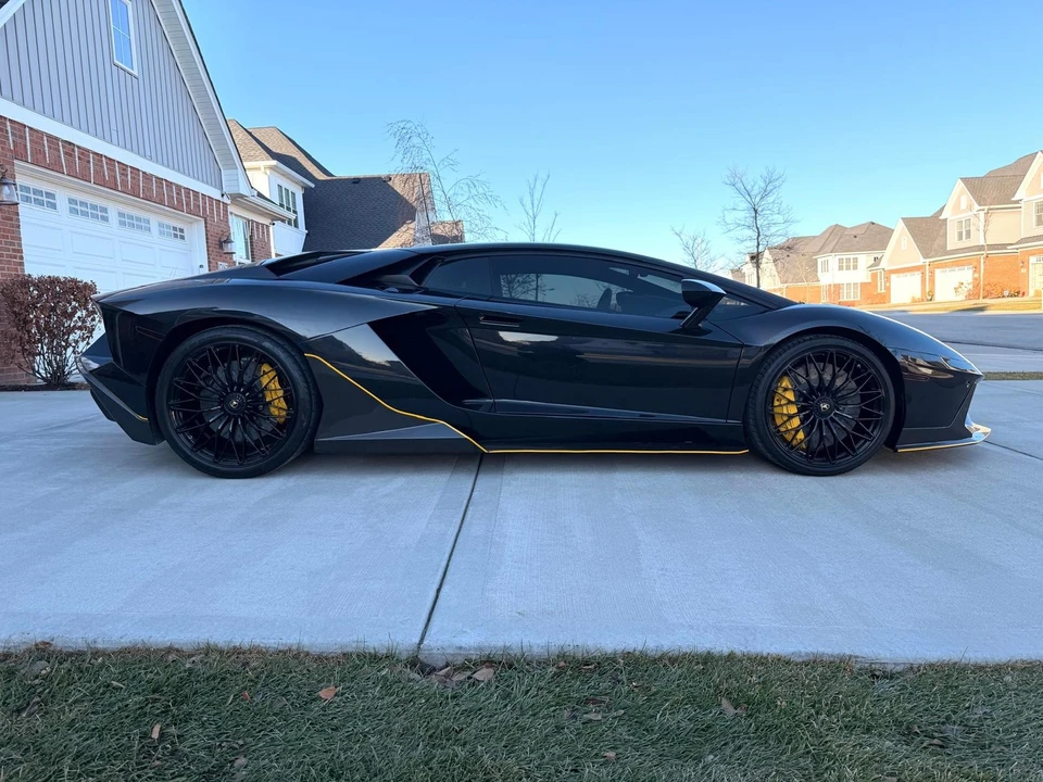 2018 Lamborghini Aventador S LP740-4 - Image 7 of 21
