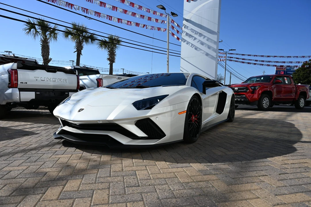 2018 Lamborghini Aventador S LP740-4 - Image 2 of 31