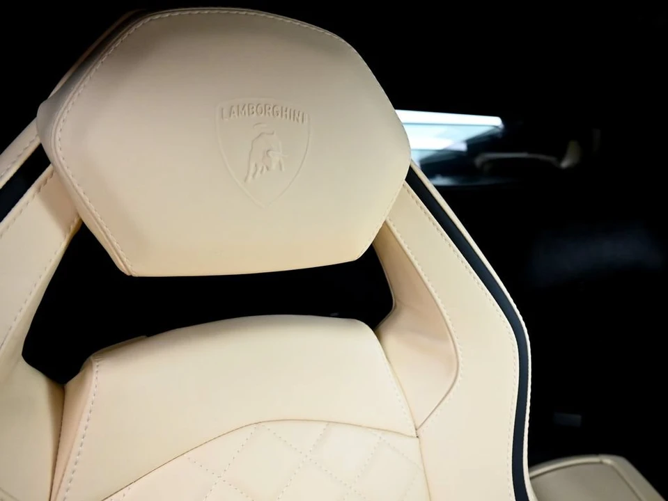 2018 Lamborghini Aventador S LP740-4 - Image 16 of 31