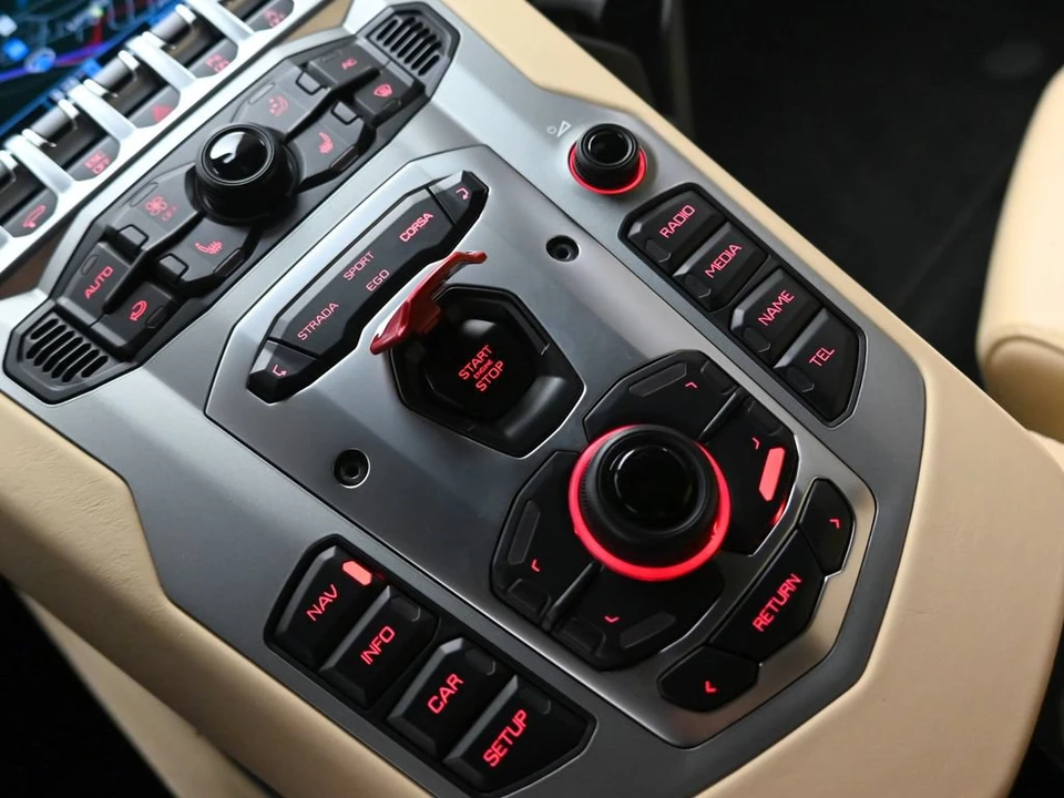 2018 Lamborghini Aventador S LP740-4 - Image 20 of 31