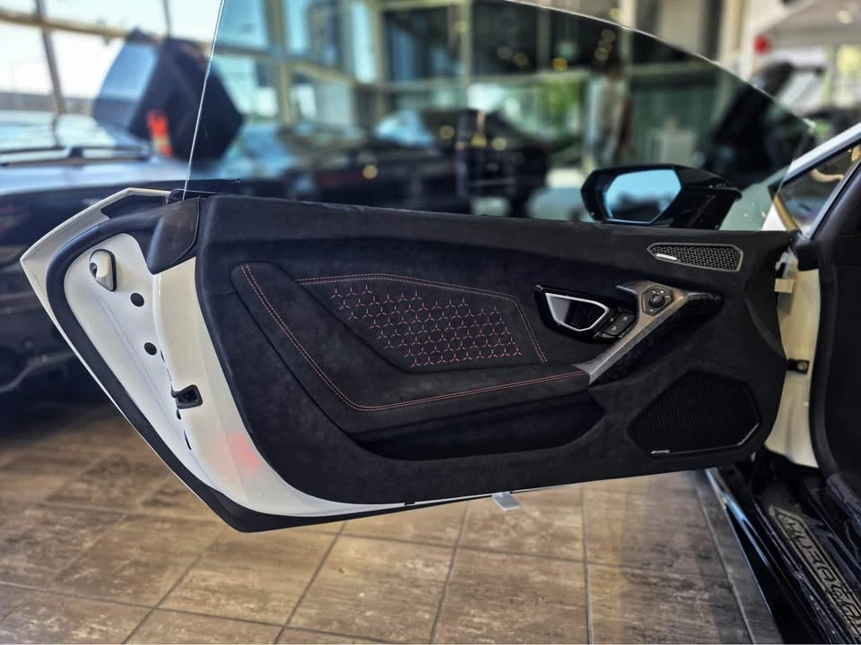 2018 Lamborghini Huracan - Image 12 of 20