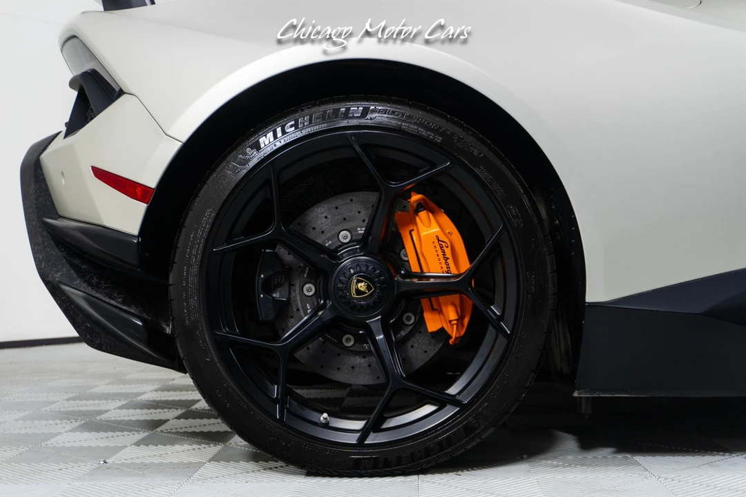 2018 Lamborghini Huracan - Image 12 of 31